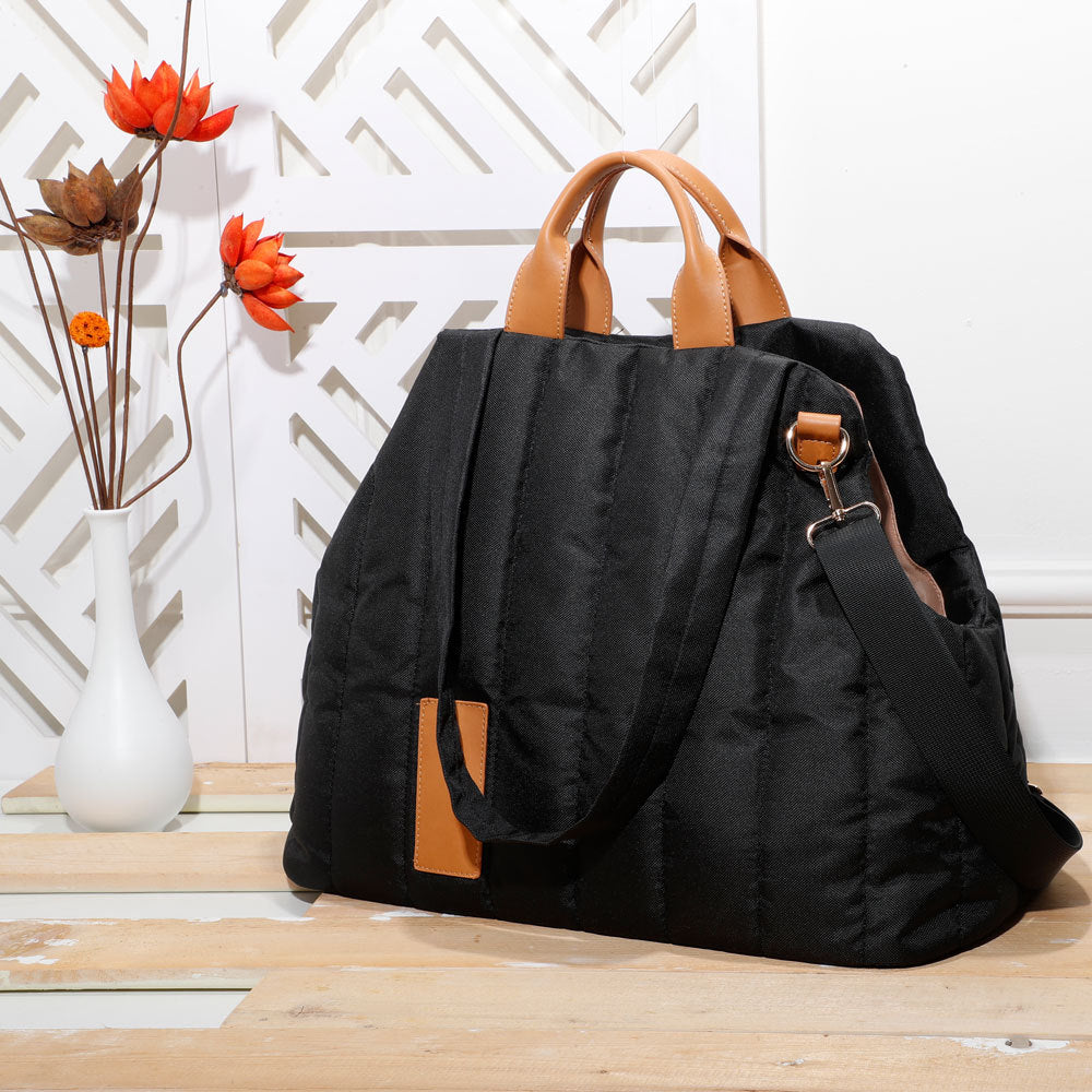 Stylish and Lightweight Waterproof Pet Carrier Bag for Dogs and Cats - Perfect for On-the-Go Pet Lovers!