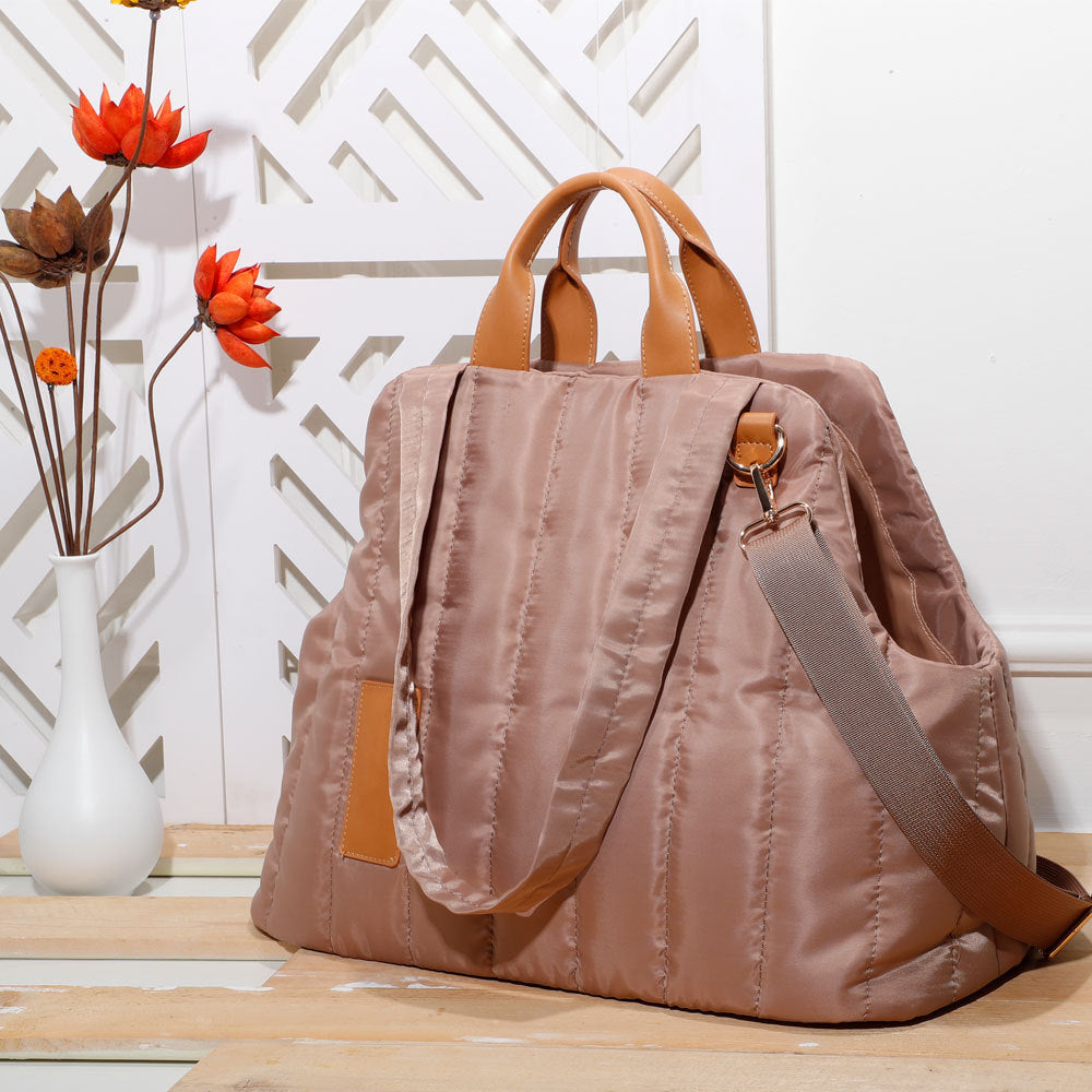 Stylish and Lightweight Waterproof Pet Carrier Bag for Dogs and Cats - Perfect for On-the-Go Pet Lovers!